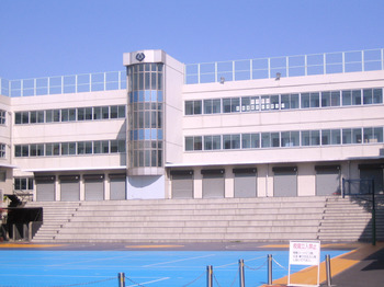 Horikoshi_High_School_(school_building).jpg